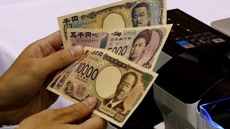 الين يسجل أعلى مستوى مقابل الدولار في 4 أشهر بعد قرار بنك اليابان