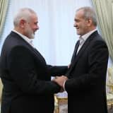 رفعت يده بالأمس.. رئيس إيران يعلق على مقتل إسماعيل هنية بعد ساعات على تنصيبه