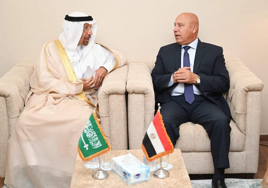 نائب رئيس مجلس الوزراء للتنمية الصناعية يبحث مع وزير الاستثمار السعودي سبل انطلاق التعاون بين البلدين في مجالات الصناعة والنقل