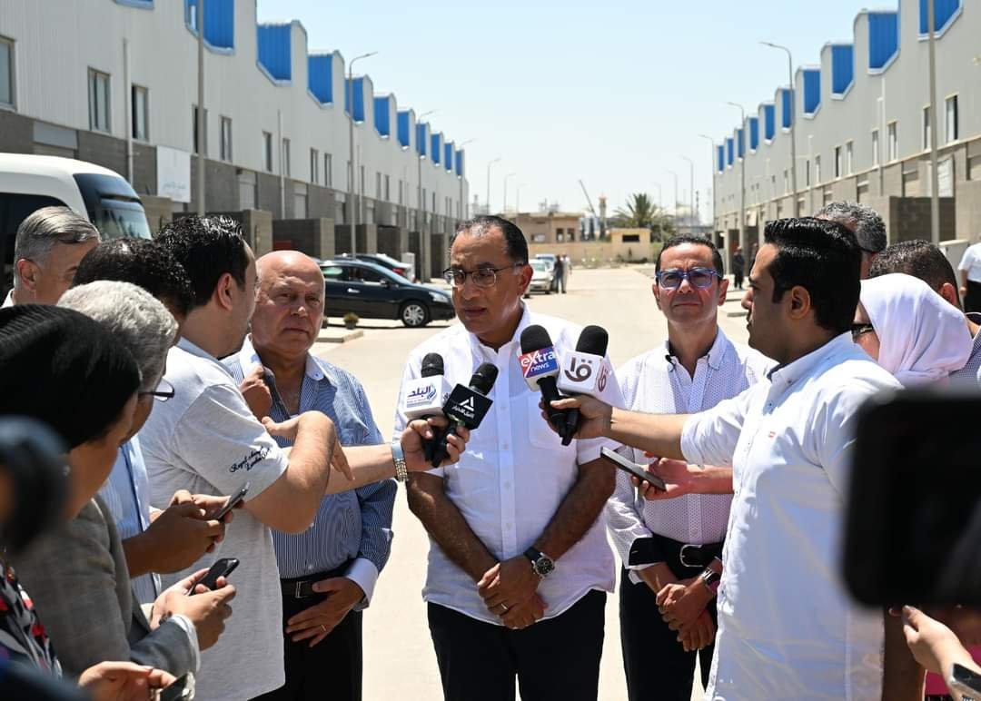 رئيس الوزراء يتفقد مصنع شركة ” داوف” لتصنيع منتجات العناية بالفم والأسنان بالإسكندرية