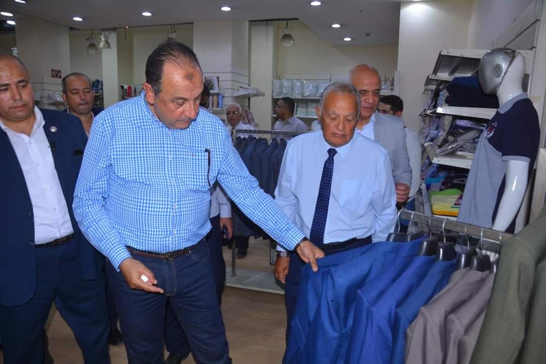 وزير قطاع الأعمال يتفقد حديقة الميريلاند ومبنى غرناطة التاريخي وفرعا لـ”عمر أفندي” بمصر الجديدة