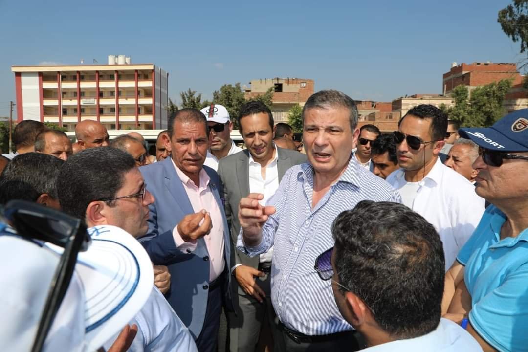 وزير الزراعة يتفقد مزرعة الاصلاح الزراعي لإنتاج البيض بايتاي البارود.. ويشيد بجهود العاملين بها