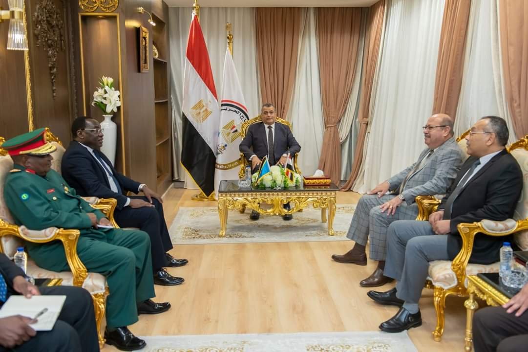 “وزير الدولة للإنتاج الحربي” يستقبل “السفير التنزاني”لبحث أوجه التعاون المشترك بين الجانبين
