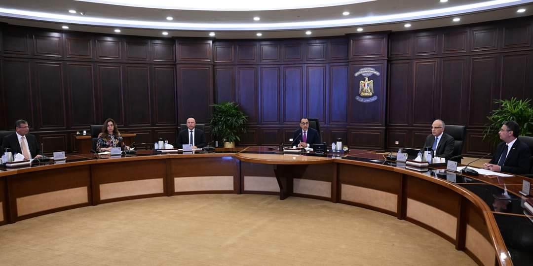 رئيس الوزراء يستعرض سبل مساندة صناعة السكر المحلية