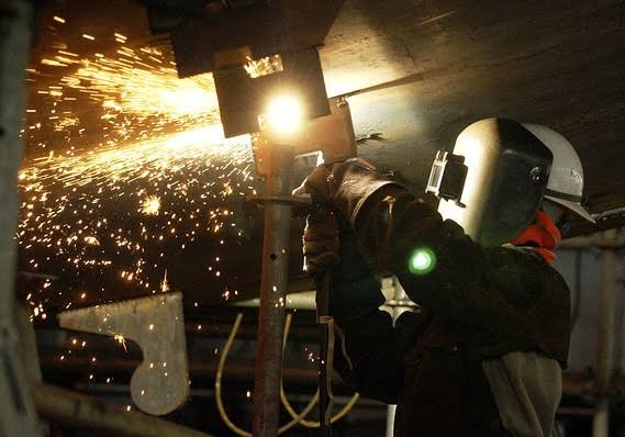 مؤشر فيلادلفيا الصناعي يسجل أول قراءة سالبة منذ يناير