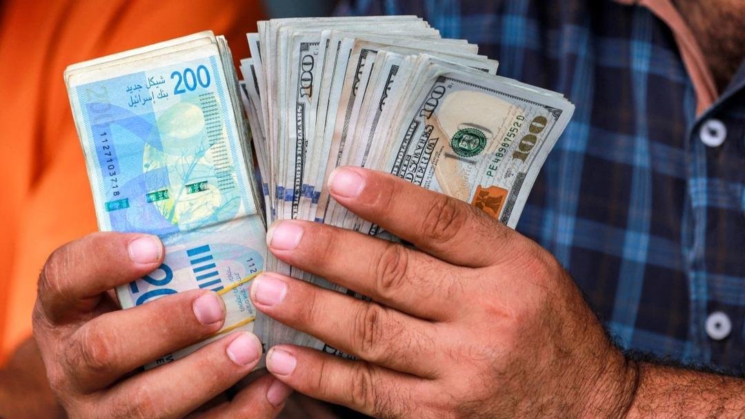 سلطة النقد الفلسطينية: البنوك الإسرائيلية ترفض استقبال الشيكل من الضفة الغربية