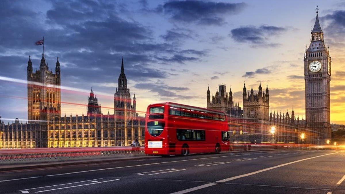 مخاوف من انهيار الموسم السياحي في بريطانيا بسبب أعمال الشغب