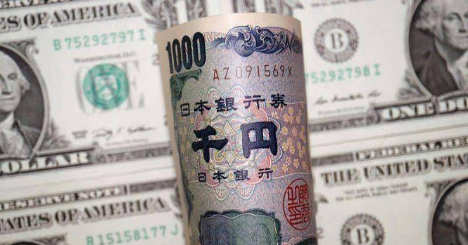 الين يتراجع بأكثر من 2% أمام الدولار مع هدوء تقلبات الأسواق العالمية