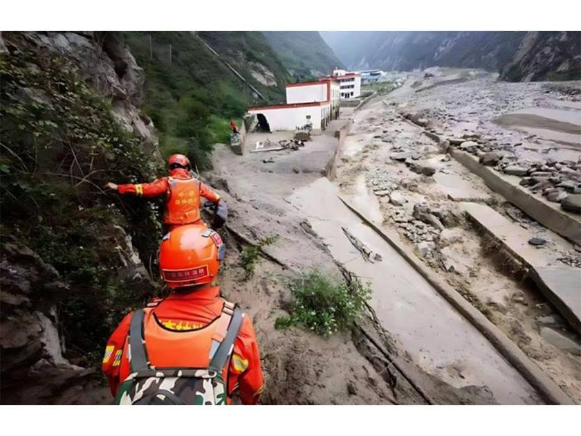 اليابان تتأهب لانهيارات أرضية وفيضانات بعد وصول إعصارعربية ودولية