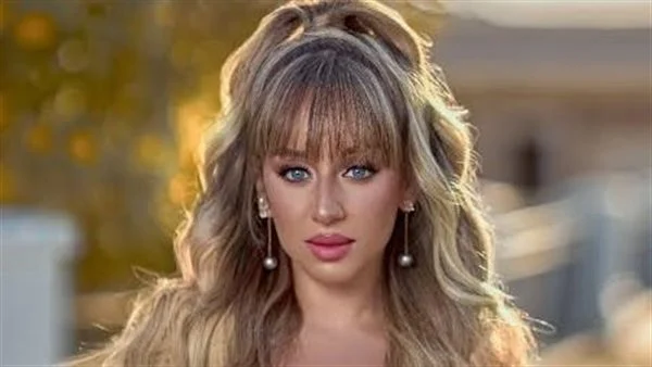 بإطلالة كاجوال لافتة.. فرح الزاهد تشعل السوشيال ميديا بجمالها |شاهد