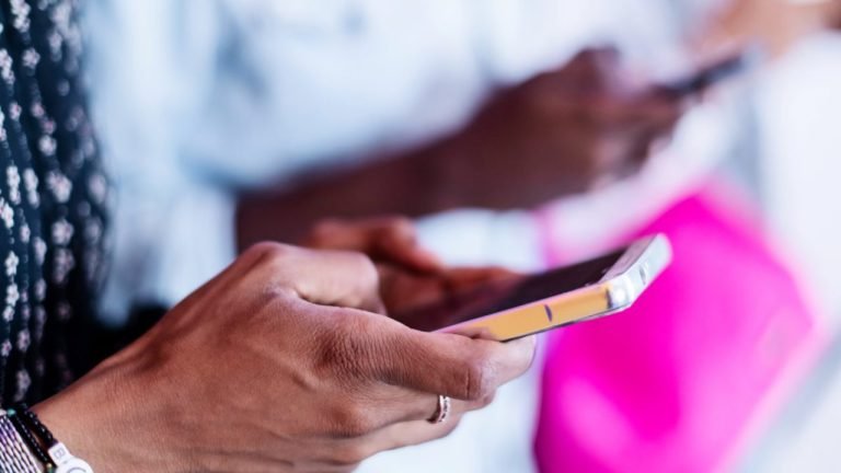 انقطاع كامل في شبكات الاتصالات في معظم مناطق السودان لليوم الثالث