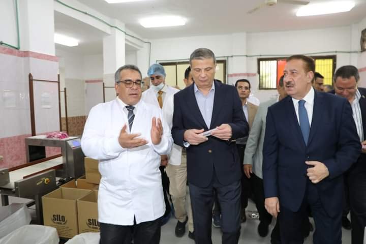 وزير الزراعة ومحافظ المنوفية يتفقدون مصنع التغذية المدرسية بقويسنا