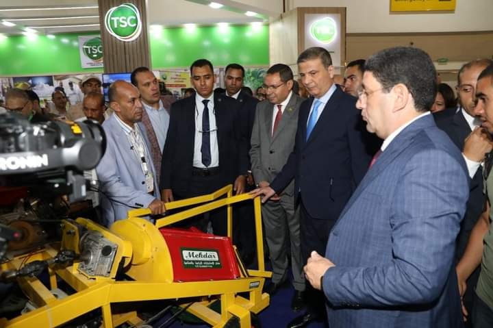 وزير الزراعة يؤكد على إهتمام الدولة بتوطين تكنولوجيا الزراعة وتصنيع الآلات والمعدات في مصر