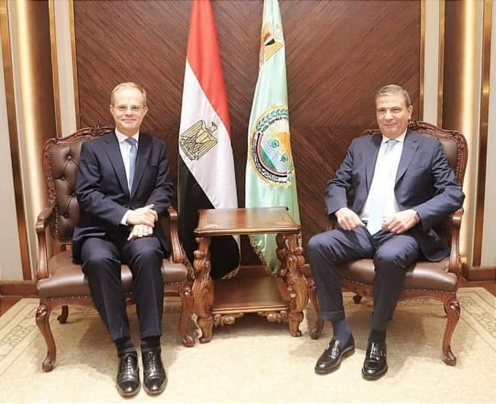 وزير الزراعة يبحث مع سفير بريطانيا التعاون في مجال البحث العلمي وتبادل السلع الزراعية