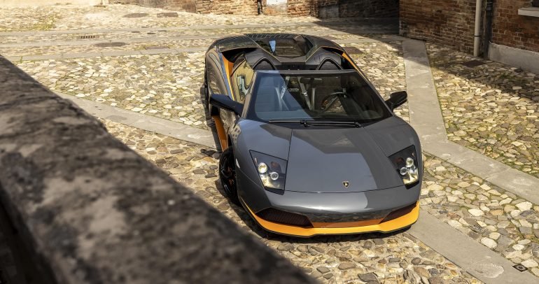 لامبورغيني مورسيلاغو رودستر 640-4: أيقونة القوة والفخامة