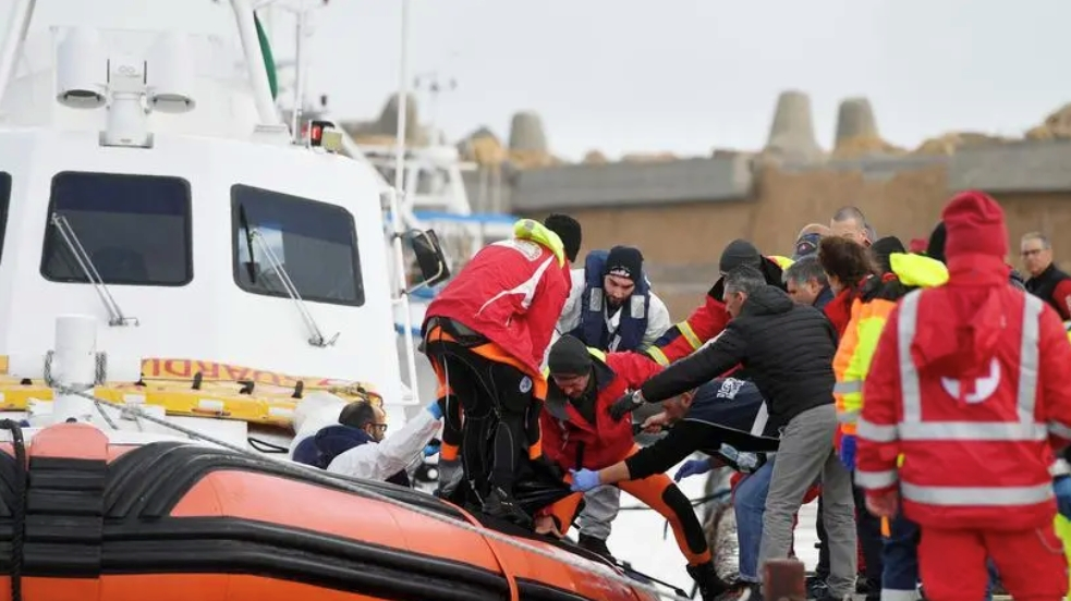 مقتل 4 أشخاص جراء انقلاب قارب مهاجرين قبالة اليونان