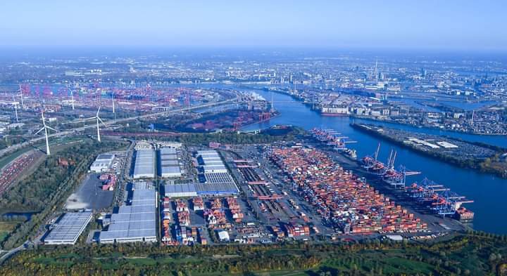 ميناء هامبورج يحقق 5.8 مليون حاوية مكافئة بحلول عام 2024 حتى الآن