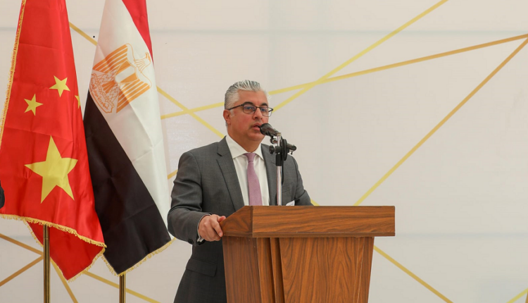 رئيس اقتصادية قناة السويس يشهد تدشين حجر أساس مشروع “هينيواى” الصينية في منطقة القنطرة غرب الصناعية