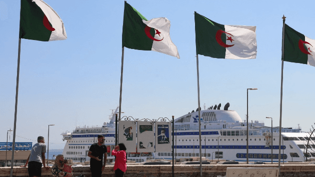 الجزائر تشترى كمية من القمح الطحين عبر مناقصة دولية