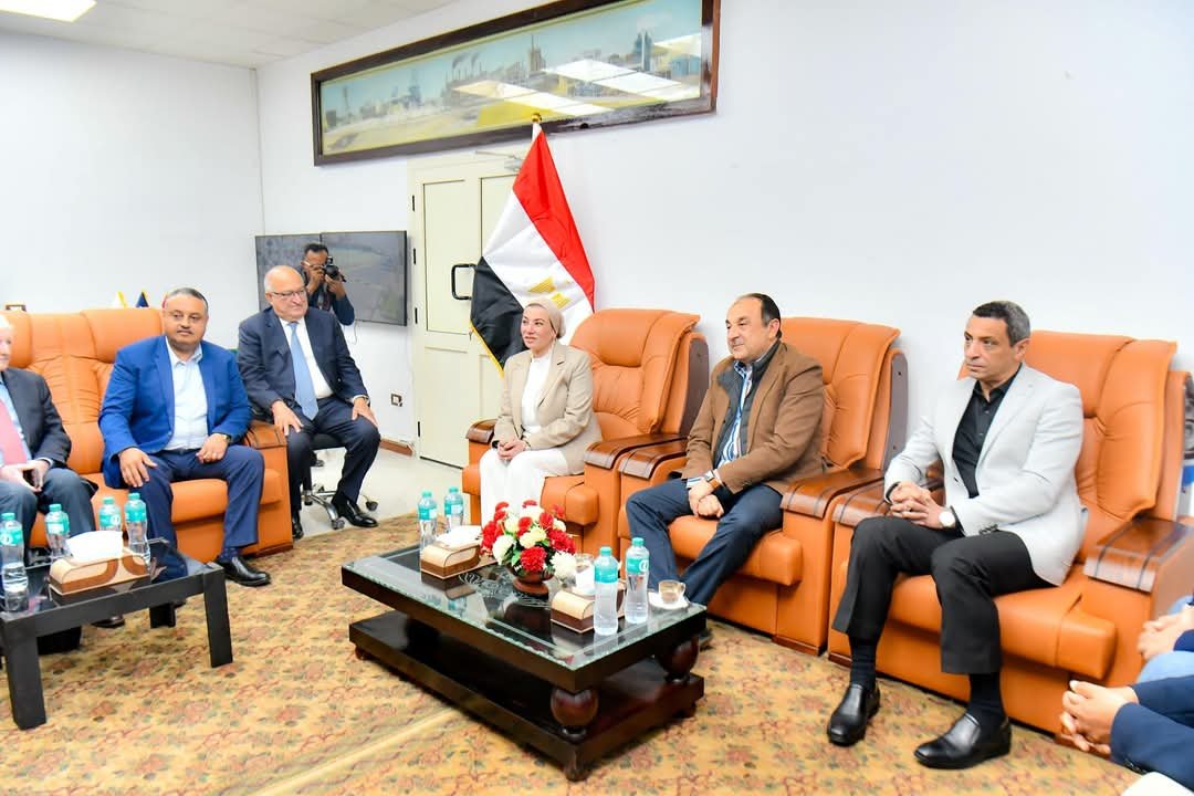 وزيرا قطاع الأعمال والبيئة يبحثان تنفيذ مزيدا من المشروعات البيئية بالشركات الصناعية