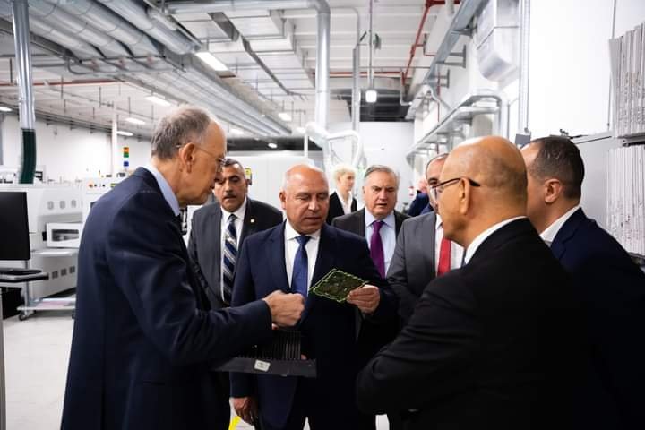 وزير الصناعة والنقل يتفقد مصنع شركة ميرمك الإيطالية