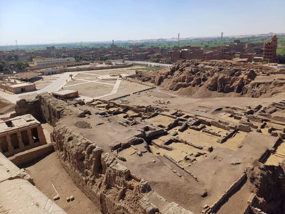 وزارة السياحة والآثار تعمل مع عدد من الجهات المعنية لوضع مدينة اسنا على خريطة السياحة العالمية