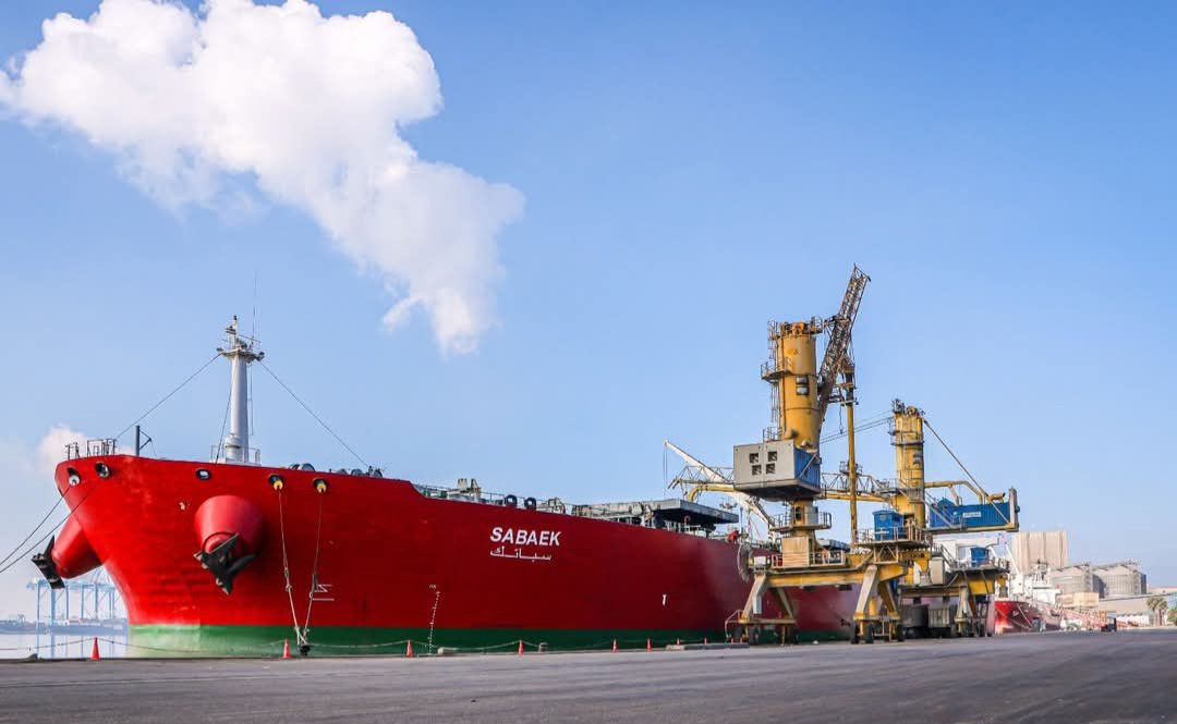 ميناء دمياط يستقبل 13 سفينة خلال 24 ساعة