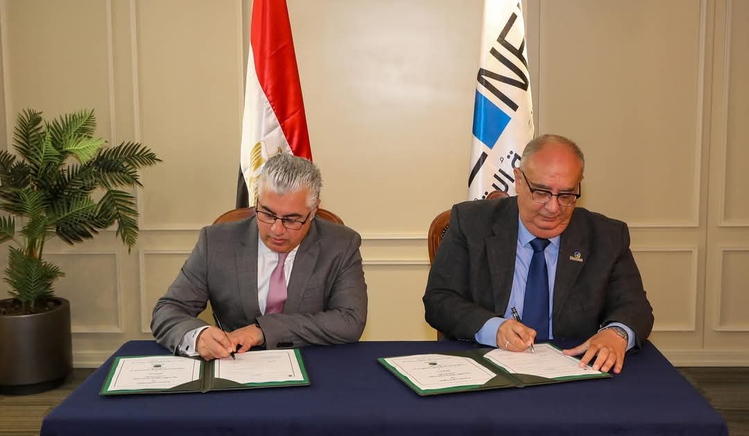 اقتصادية قناة السويس توقع اتفاقية تعاون مشترك مع “بتروسيف” في مجال مكافحة التلوث البحري