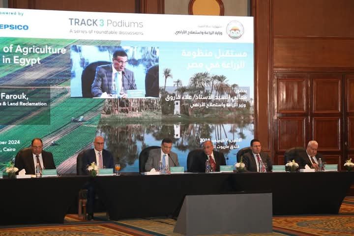 وزير الزراعة: لدينا 60 صنف وهجين للمحاصيل الهامة لتحسين انتاجية الفدان