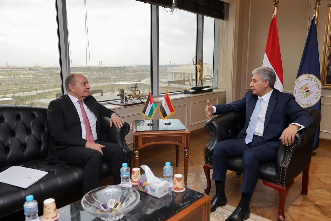 وزير السياحة والآثار يبحث مع سفير المملكة الأدرنية الهاشمية بالقاهرة تعزيز التعاون بين البلدين في مجالي السياحة والآثار