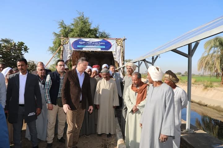 وزير الزراعة يتلقي مزارعي قرية البغدادي بالأقصر