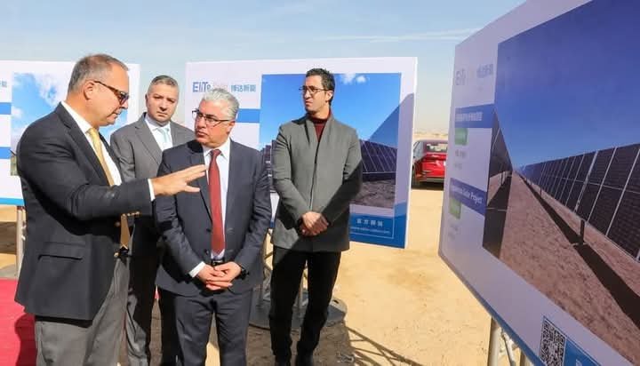 رئيس اقتصادية قناة السويس يضع حجر الأساس لمصنع “إيليت سولار” الصيني للطاقة الشمسية داخل تيدا بالسخنة