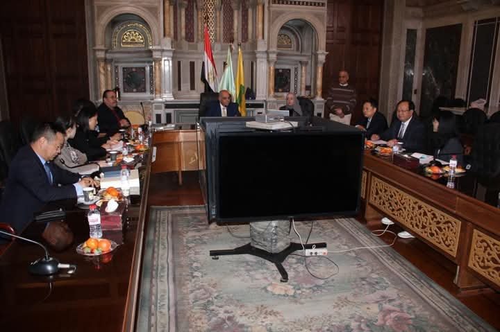 مركز بحوث الصحراء يبحث سبل تعزيز التعاون العلمي مع الصين في مجالات الزراعة والبيئة