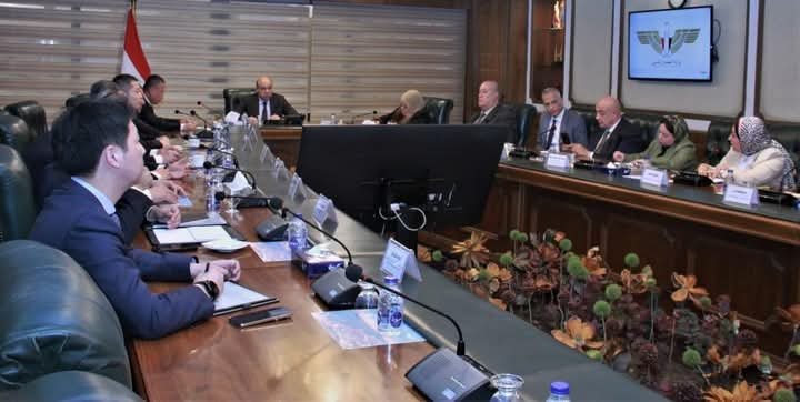 وزير الطيران المدني يلتقي بمسئولي شركة (CCCC) الصينية المتخصصة في البناء والمواصلات ومشروعات البنية التحتية والمطارات لبحث التعاون المشترك