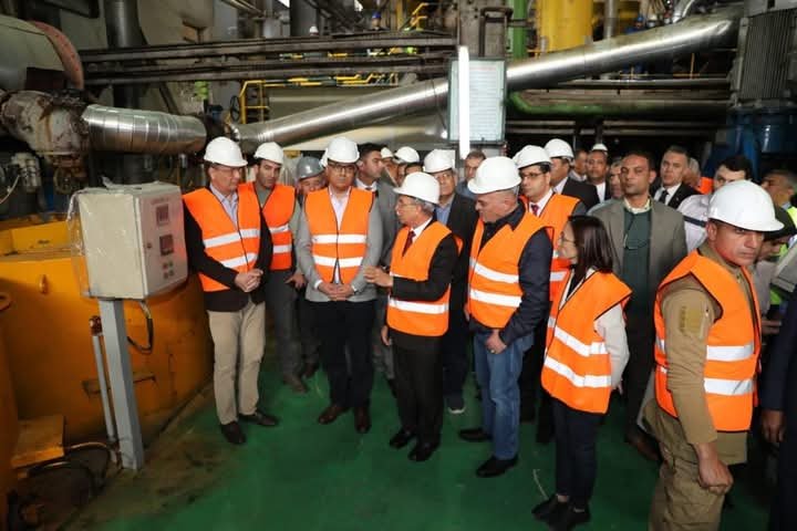 وزيرا الزراعة في مصر والأردن ومحافظ البحيرة يتفقدون مصنع النوبارية للسكر