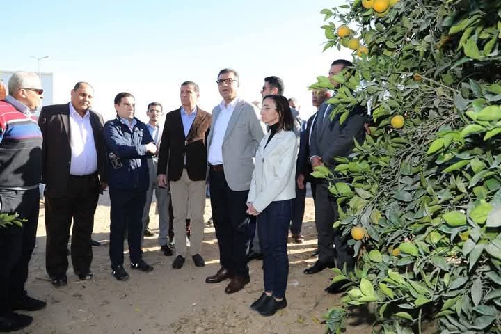 وزيرا الزراعة في مصر والأردن ومحافظ البحيرة يتفقدون إحدى محطات ومزارع تصدير الموالح بالنوبارية