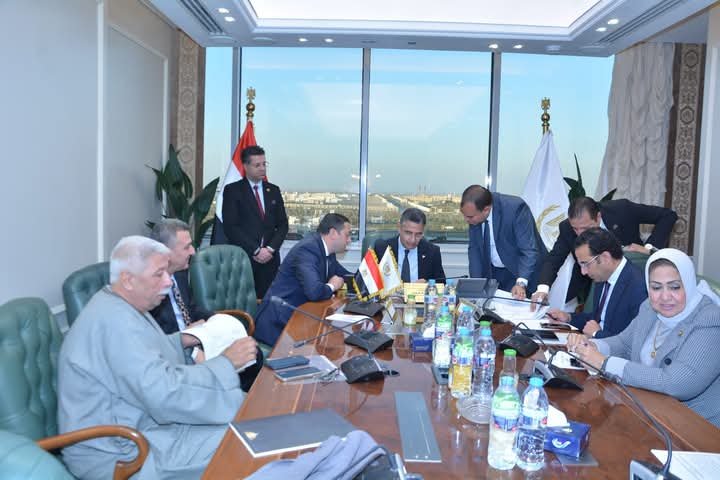 وزير التموين يلتقي بعدد من أعضاء مجلسي النواب والشيوخ