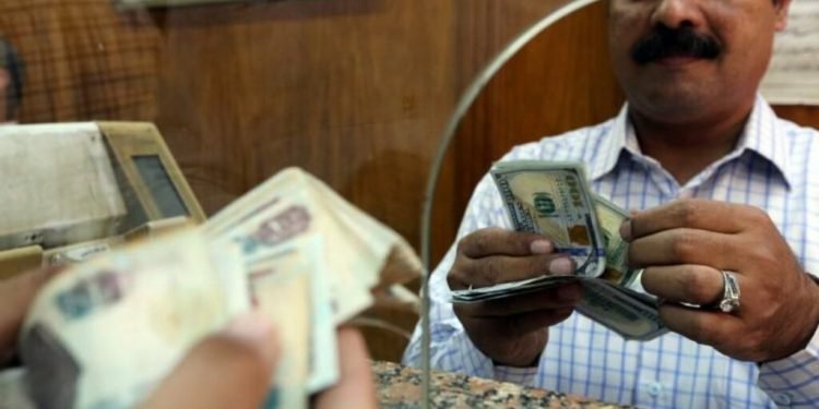 الدولار يرتفع إلى 50.26 جنيهًا فى تعاملات اليوم