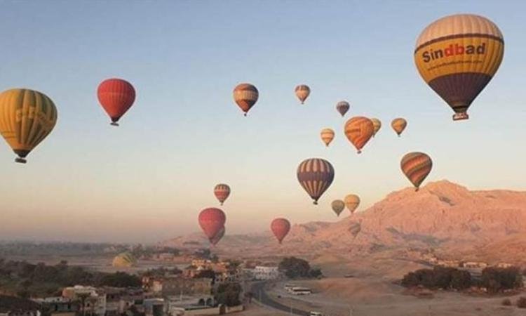 تحليق 63 رحلة بالون طائر بالاقصر وعلى متنها 1400 سائح من مختلف الجنسيات