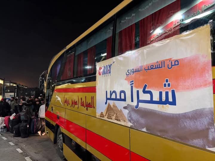 غادر الفوج الثالث من السوريين ميناء نويبع متوجهين إلى سوريا وسط لافتات “شكرًا مصر”