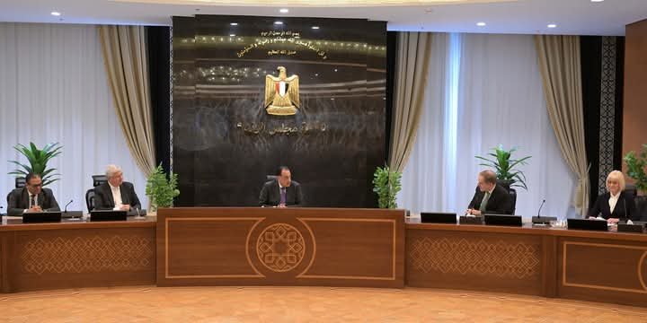 رئيس الوزراء يلتقي وفد جامعة “إكستر” البريطانية