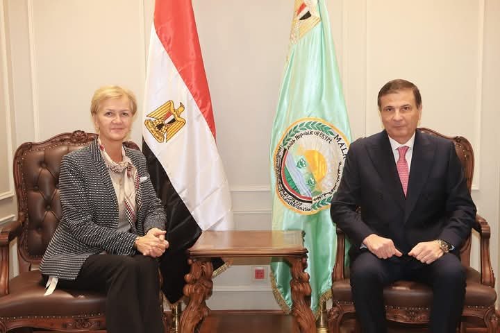 وزير الزراعة يلتقي رئيس بعثة الاتحاد الأوروبي لبحث التعاون ودعم المرأة الريفية وصغار المزارعين