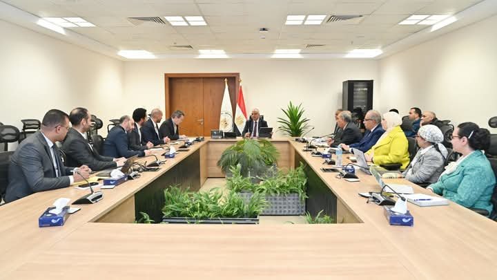 وزير الري يلتقى المدير الإقليمي للبنك الأوروبي لإعادة الإعمار والتنمية لبحث سُبل تعزيز التعاون