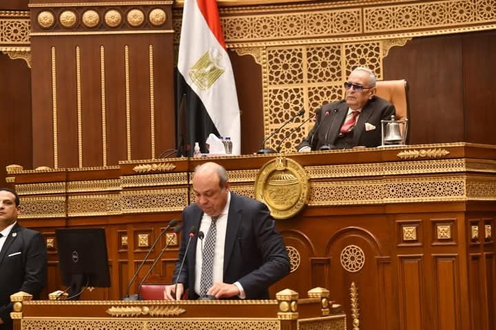 وزير الطيران: تطوير المطارات وتعزيز الطيران العارض لدعم الاقتصاد الوطني