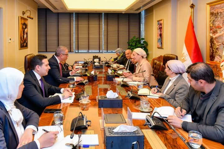 وزيرة البيئة ومحافظ الفيوم يبحثان تنفيذ مشروعي الملاذ الآمن وإعادة التوازن البيئي لبحيرة قارون