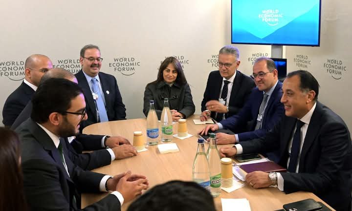 رئيس الوزراء يلتقي رئيس مجلس إدارة صندوق العمل “تمكين” البحريني