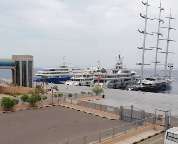 إعادة فتح ميناء الغردقة البحرى وانتظام الحركة الملاحية بموانئ البحر الأحمر