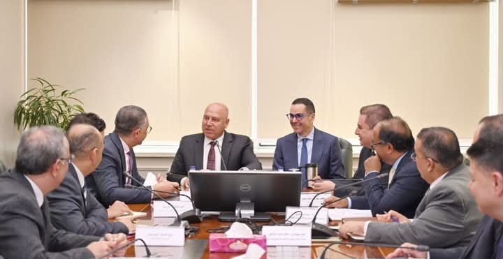 وزيرا الصناعة والاستثمار يبحثان معايير الموافقة على إنشاء المناطق الحرة الخاصة الجديدة