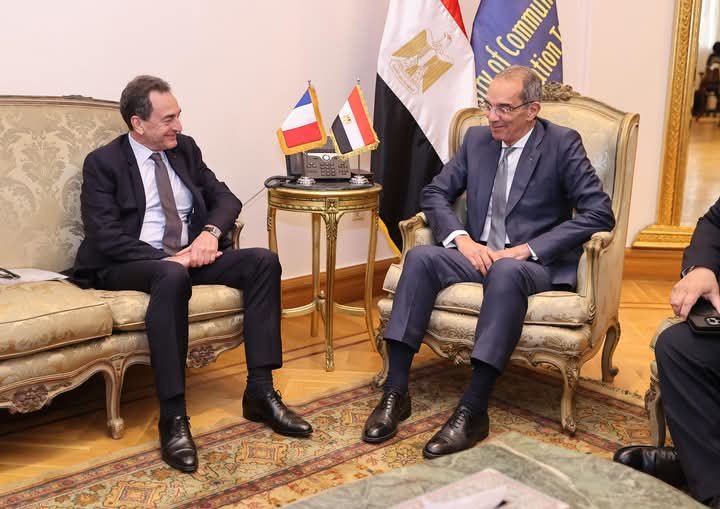 وزارة الاتصالات وتكنولوجيا المعلومات تبحث تعزيز التعاون مع فرنسا في الذكاء الاصطناعي وجذب الاستثمارات