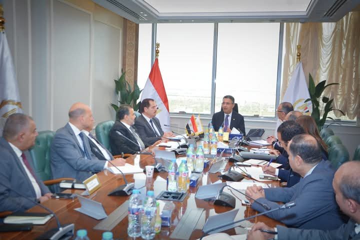 وزير التموين يلتقي مع ممثلي شركات الصناعات الغذائية والسلاسل التجارية لمتابعة استعدادات شهر رمضان وتوافر السلع في الأسواق